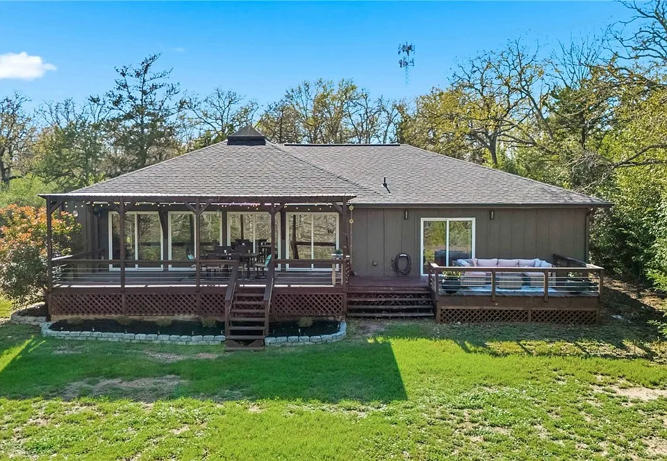 8052 Perry Ln