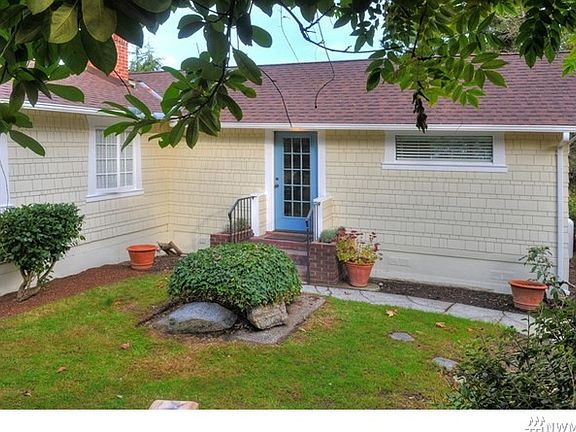 3rd image of 7282 NE Pebble Beach Dr