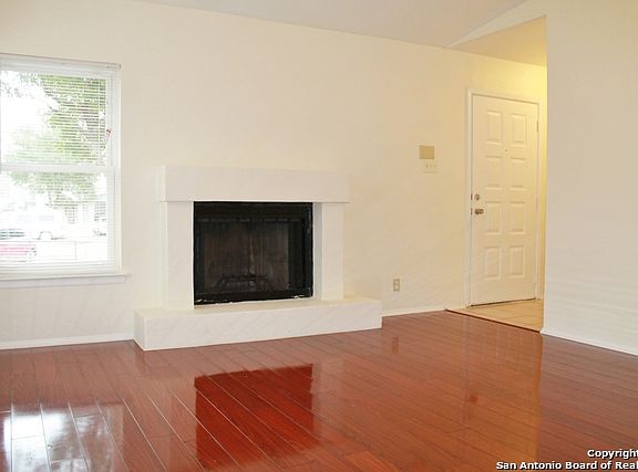 3rd image of 807 Thrasher Dr