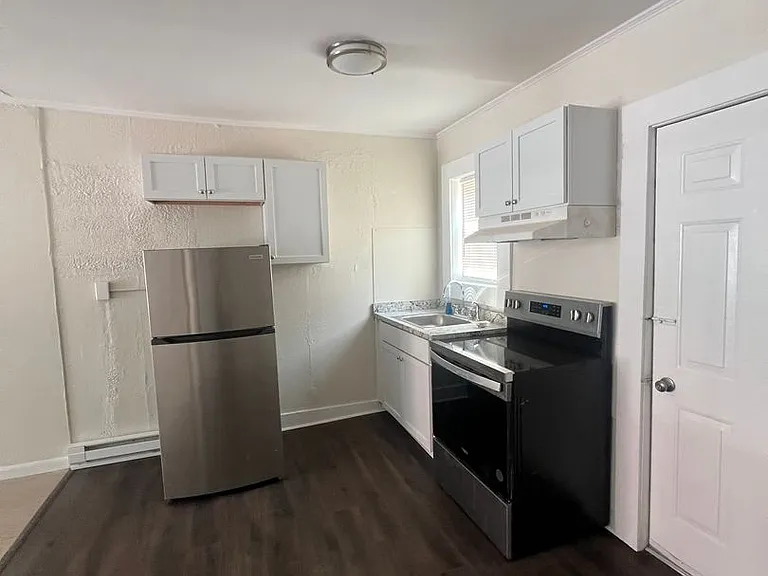 132 W South St — Photo 1