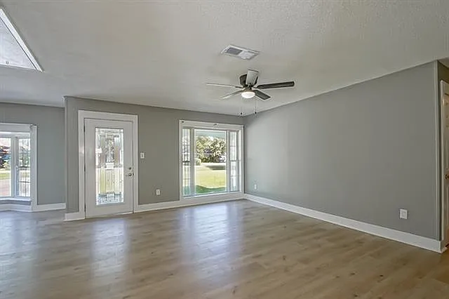 308 Robin Hood Dr — Photo 4