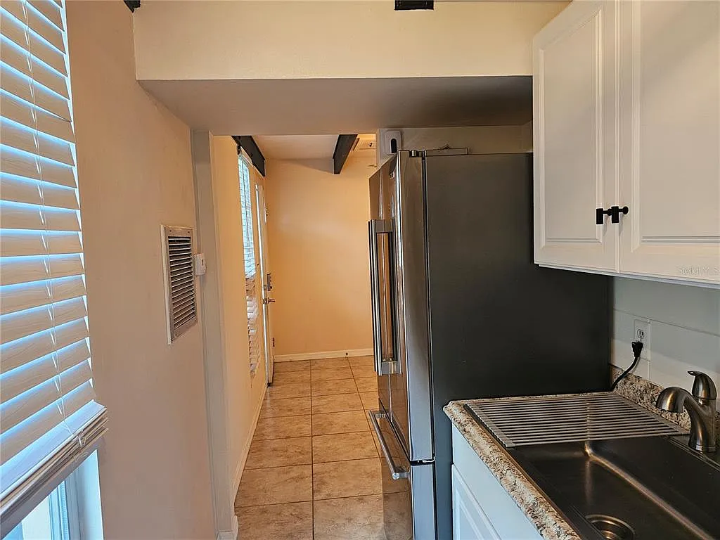 1 bed, 1.0 bath, 648 sqft, $1,000 — Photo 2
