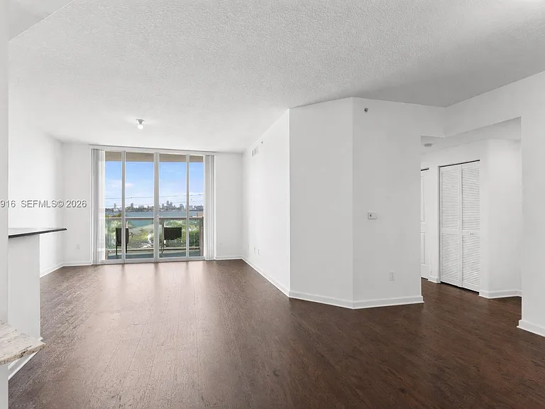 7910 Harbor Island Dr #402 — Photo 4