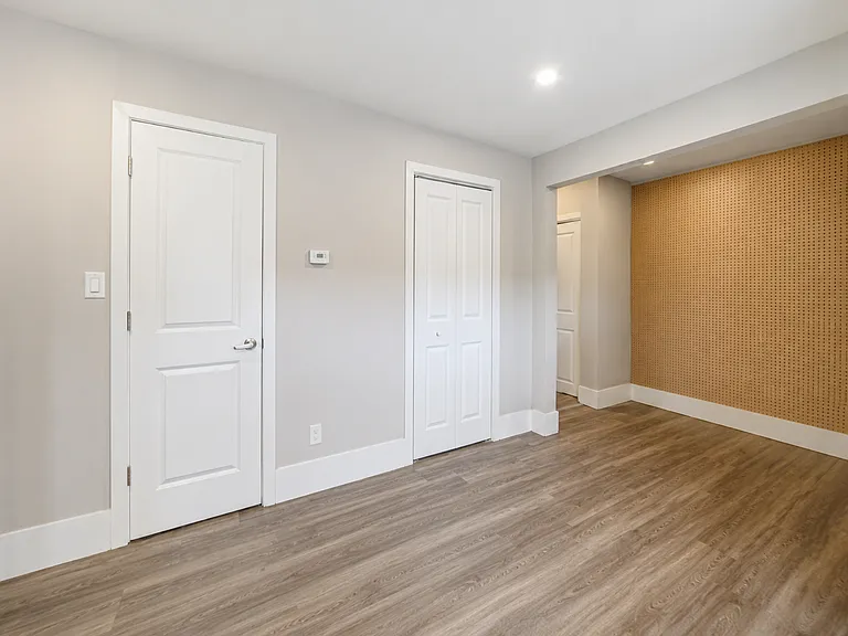 29 Gibson Ave — Photo 3