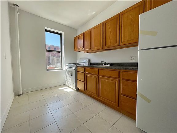 4th image of 708 W 171st St APT 52B