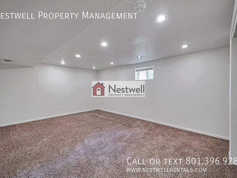 1335 E Maplewood Dr — Photo 12