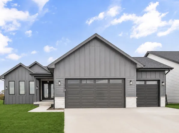 17339 Brookview Dr, Urbandale, IA 50323