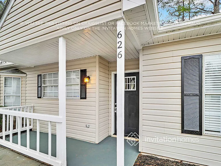 626 Waynes Ct SE — Photo 4