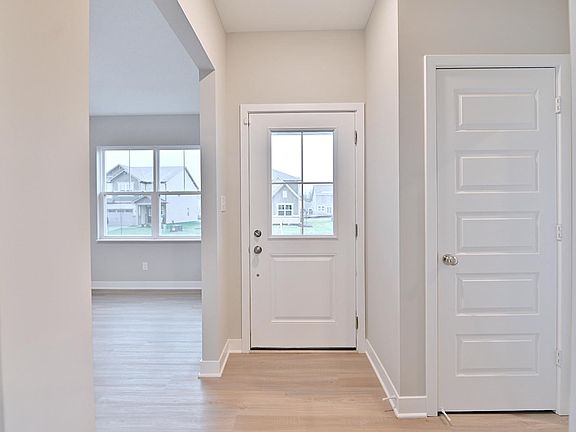 3rd image of 2044 Rowena Ln