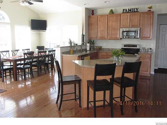 2nd image of 428 Riverwalk Dr