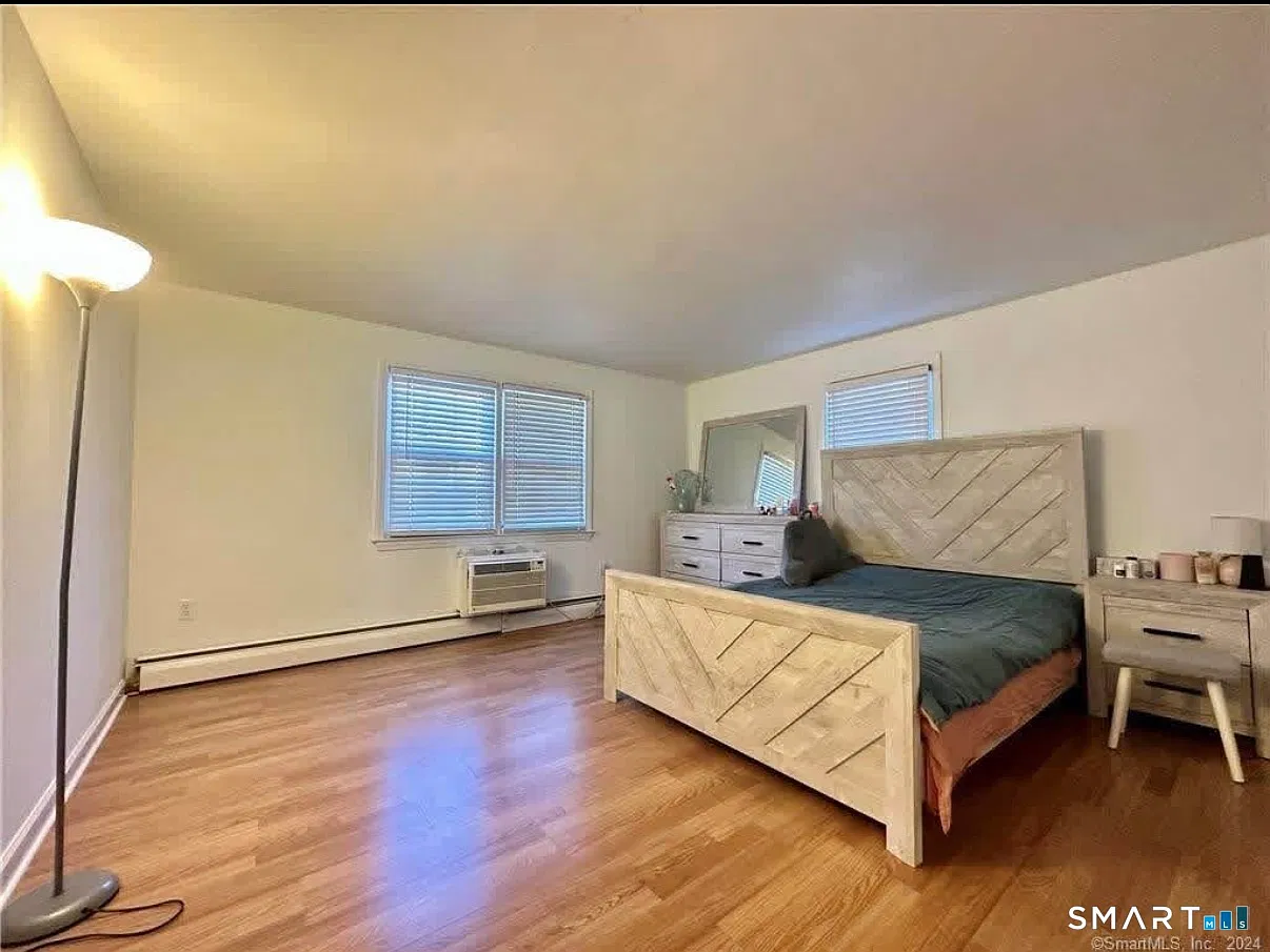 2 bed, 1.0 bath, 928 sqft, $1,950 — Photo 4