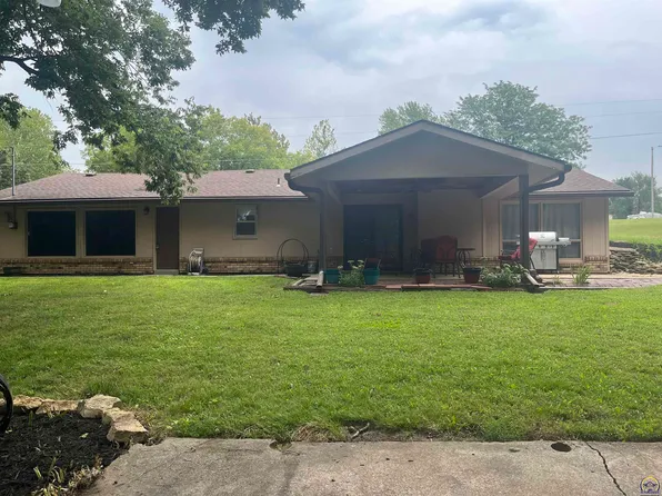 3515 NE Kimbal Rd, Topeka, KS 66617