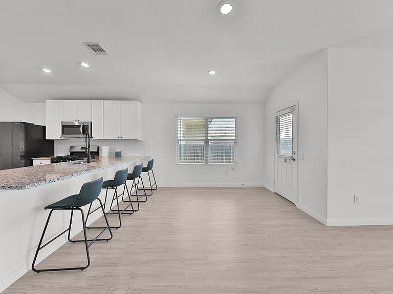 606 Bean Bnd — Photo 7