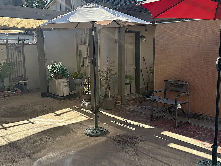 321 Las Palmas Ave #B — Photo 15