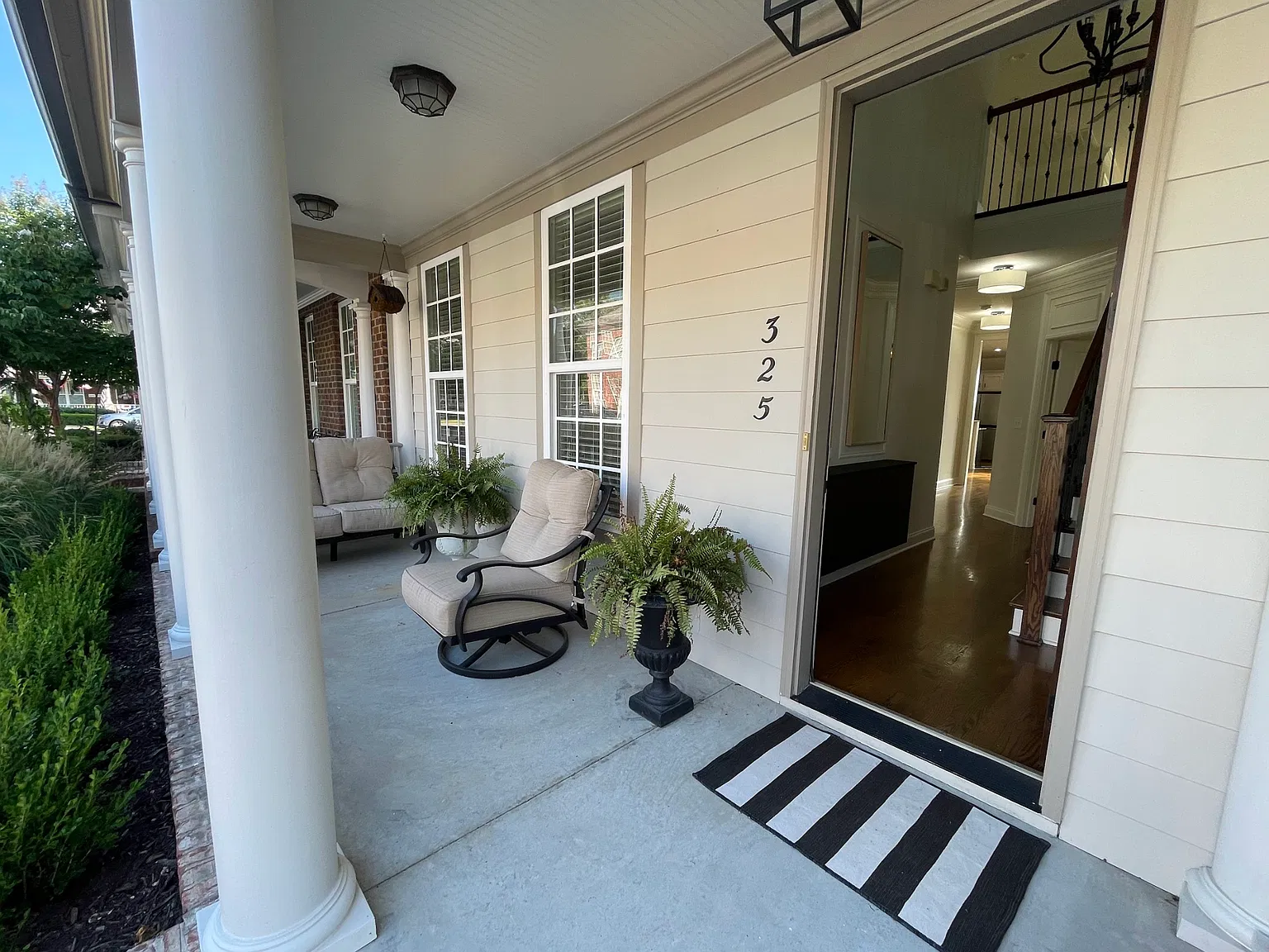 3 bed, 1942 sqft, $3,950 — Photo 4