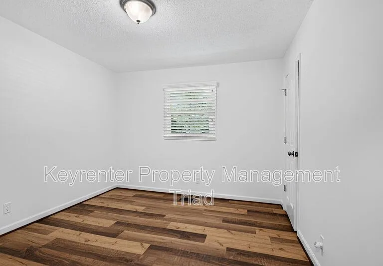 9415 Glen Cross Dr — Photo 36