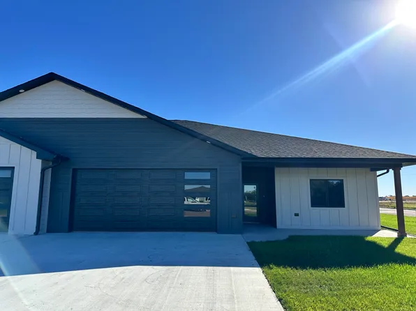 2800 Cottonwood Cir, Mitchell, SD 57301