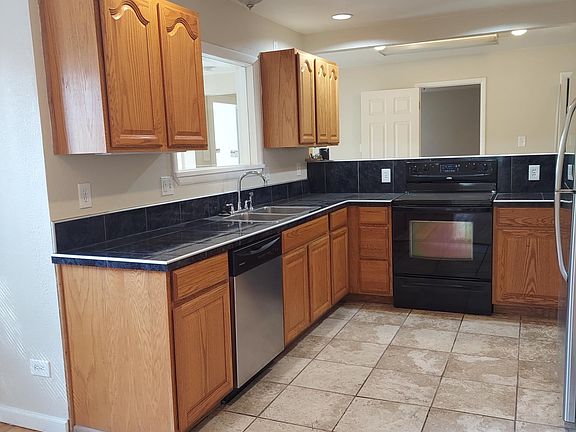 5th image of 159 N Hooker St