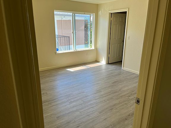 5th image of 640 E 8th St APT 202