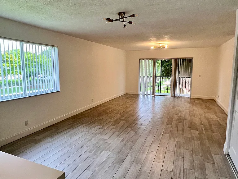 178 Lakeview Dr #201 — Photo 9