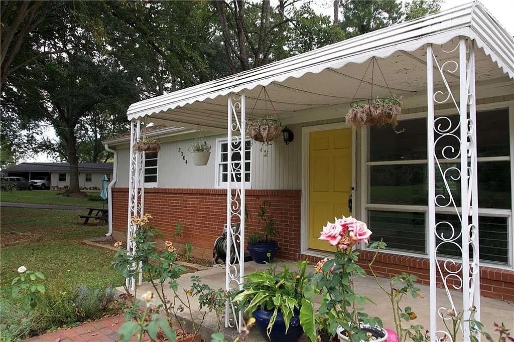 3 bed, 1.5 bath, 1154 sqft, $2,400 — Photo 4
