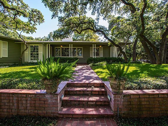 3rd image of 260 Country Ln
