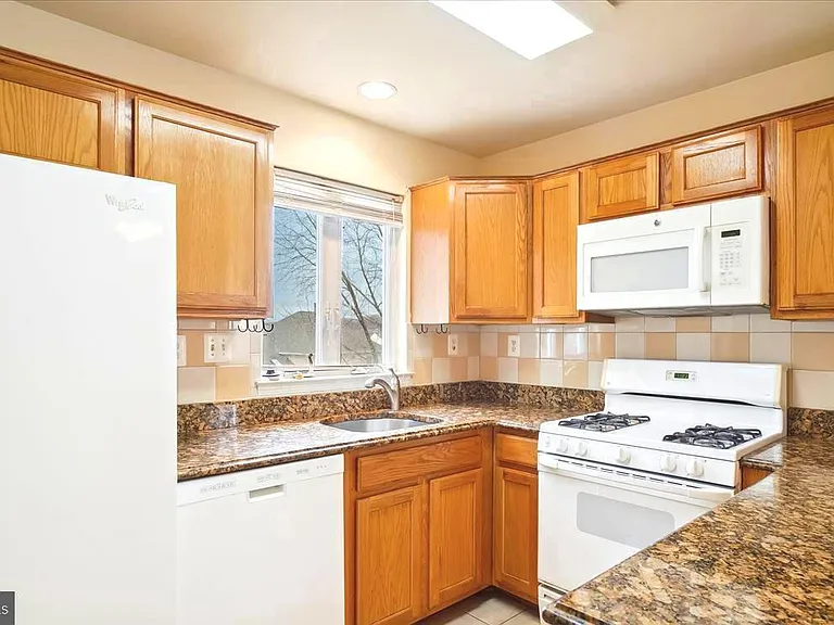 22006 Stone Pier Ln — Photo 8