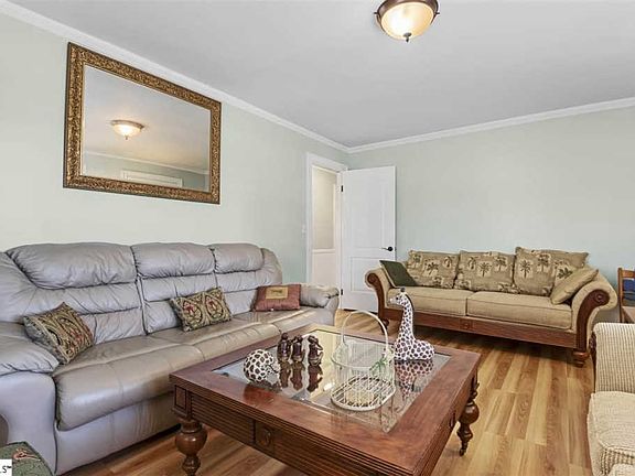 5th image of 7 Aiken Cir