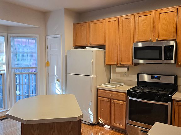 3rd image of 1244 Corbett Pl