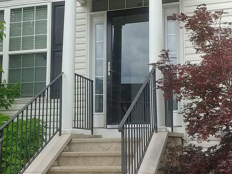 1st image of 264 Oxford Oak Dr