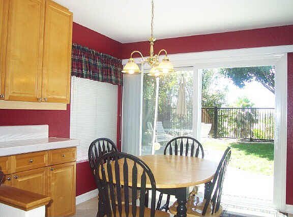 Eat-in Kitchen