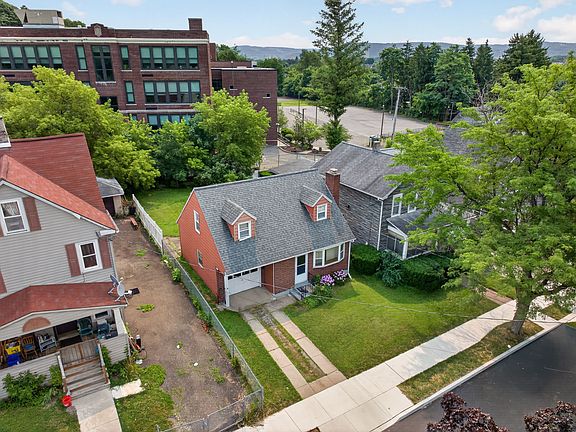 4th image of 16 Loraine Ave