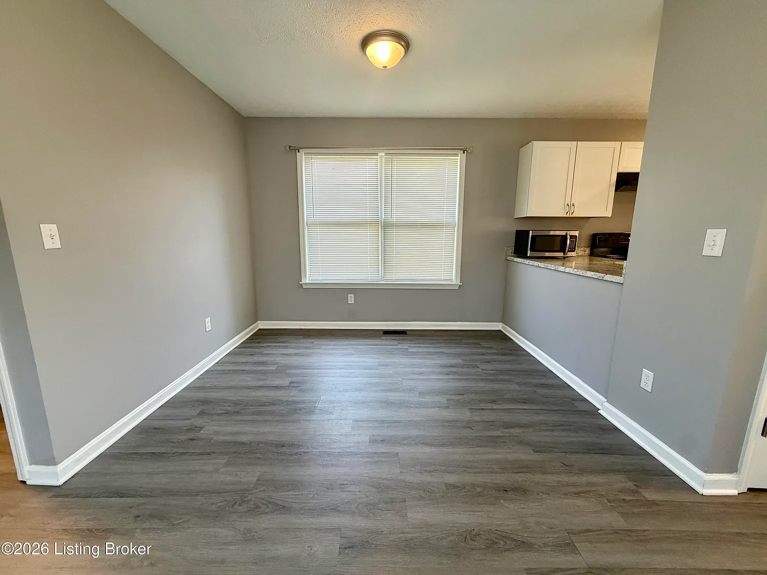 3 bed, 2.0 bath, 1376 sqft, $1,295 — Photo 3