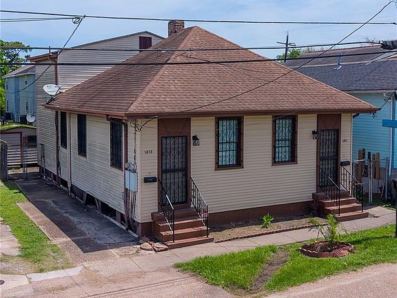 2nd image of 1811-13 Aubry St