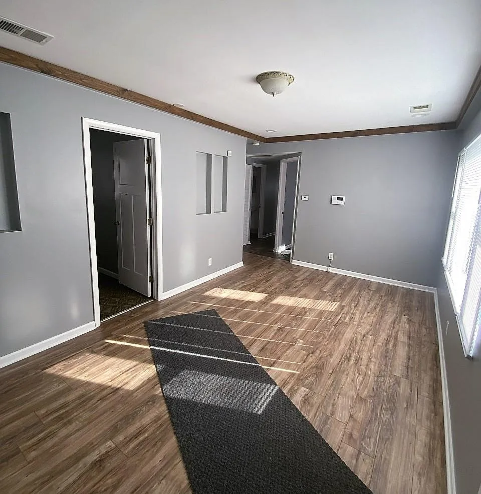 3 bed, 818 sqft, $1,395 — Photo 2