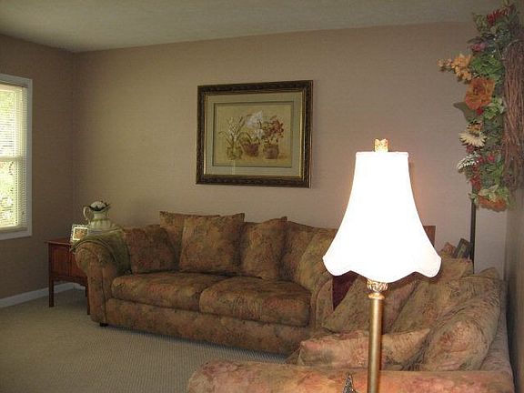 2nd image of 712 Wandering Ln