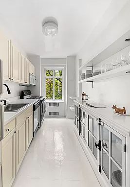 5th image of 65 E 76th St #4DE