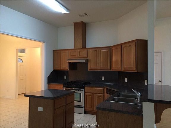 3rd image of 3726 Dove Hollow Ln
