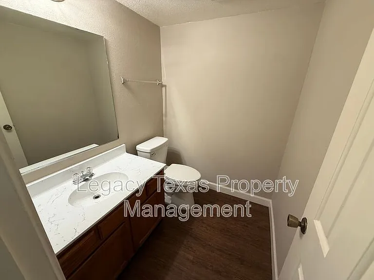1607 N Nolan River Rd #C — Photo 13