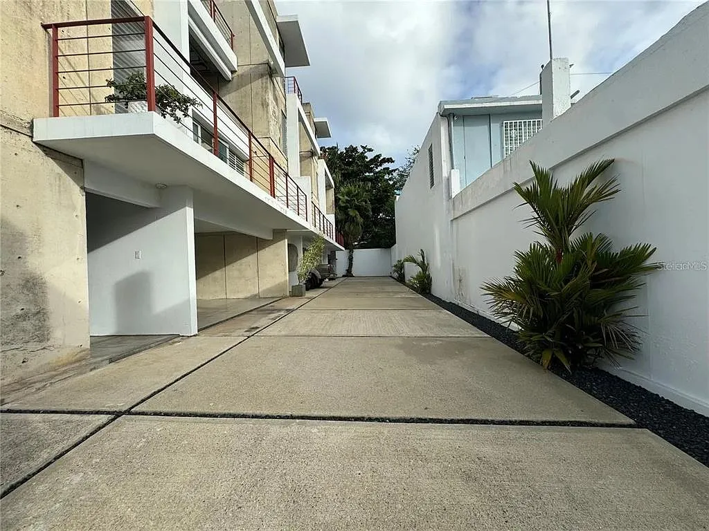 1 bed, 1.0 bath, 700 sqft, $1,800 — Photo 2