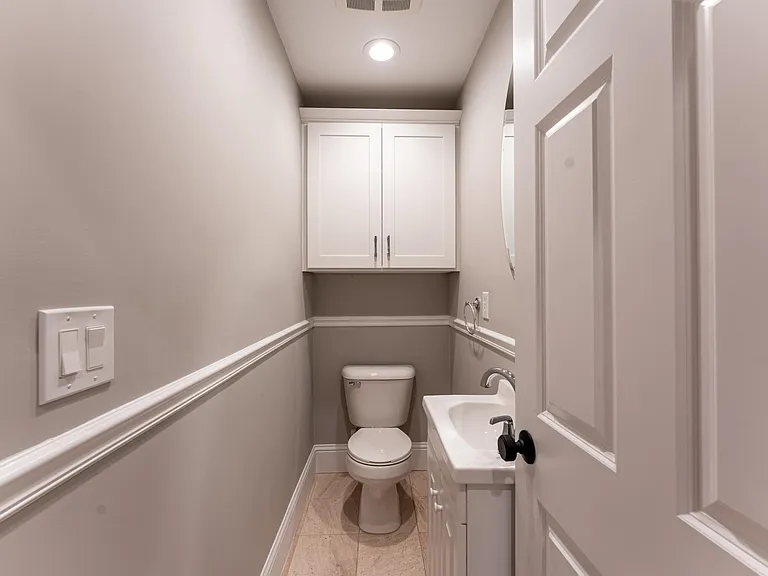 305 W 3rd St #2 — Photo 25