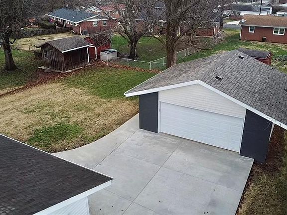 2nd image of 106 Bridle Ridge Rd