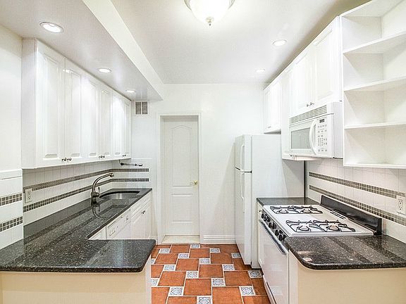 2nd image of 111 E 79th St APT 4A