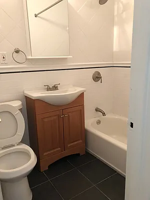 Rented by One New York Realty Inc | media 10
