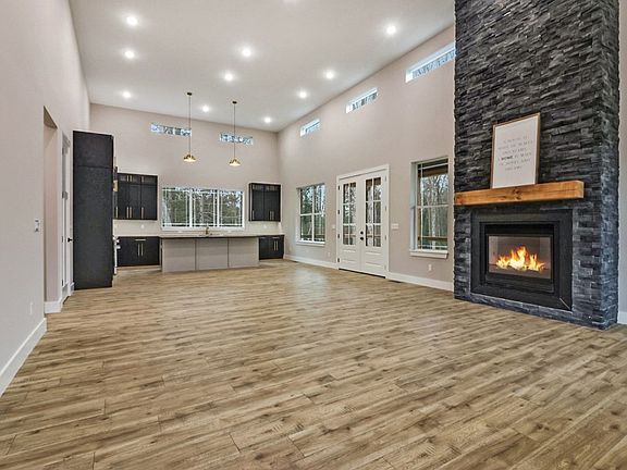 2nd image of 548 Acorn Ln