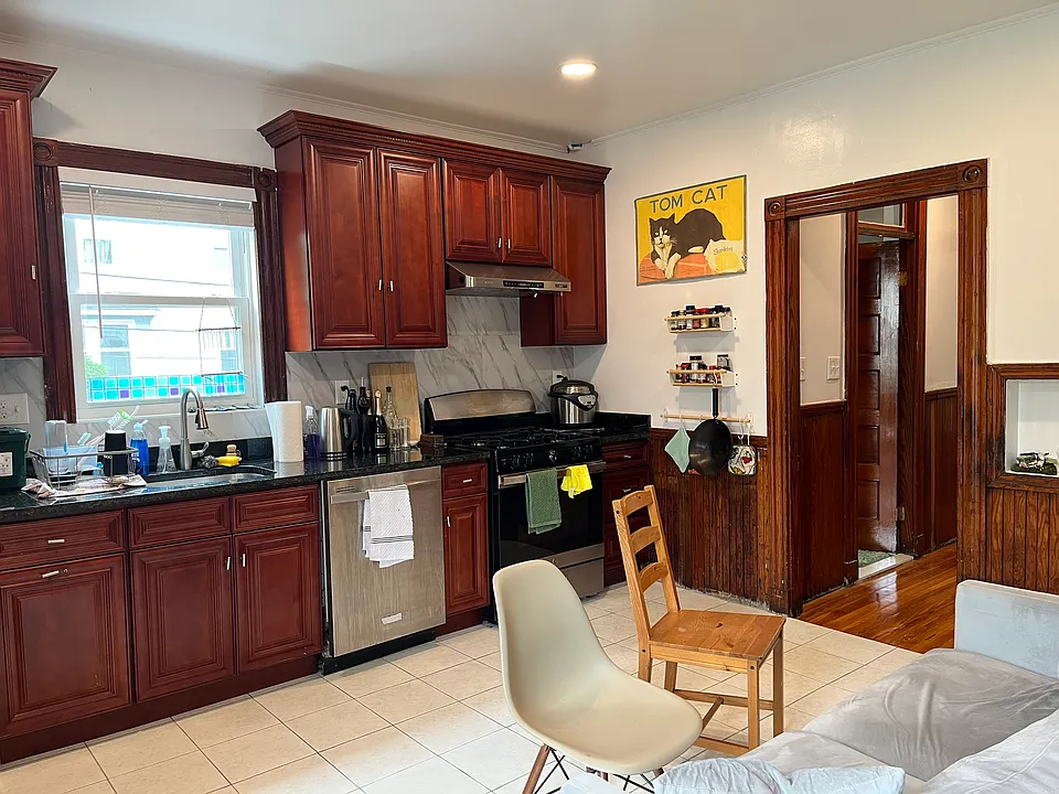 Eat-in kitchen