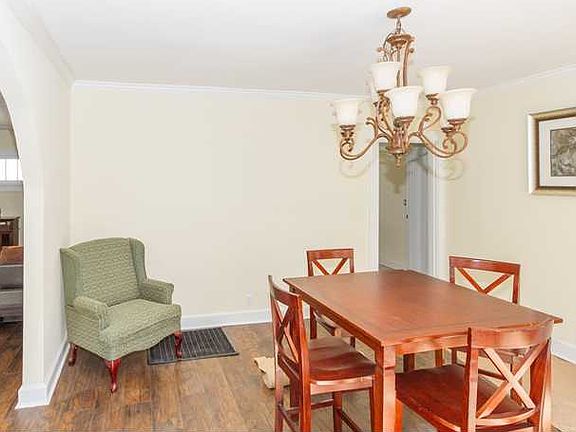 3rd image of 4325 Winthrop Ave