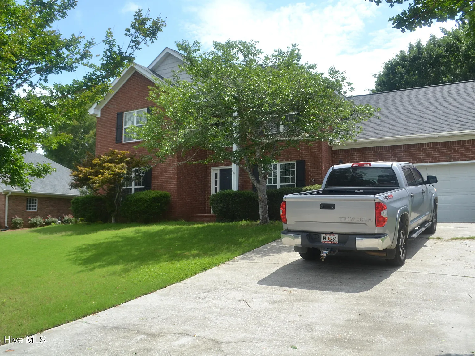 5 bed, 2.5 bath, 2786 sqft, $2,300 — Photo 1