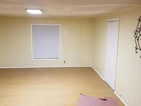 4th image of 20742 Meadowbrook Dr #21