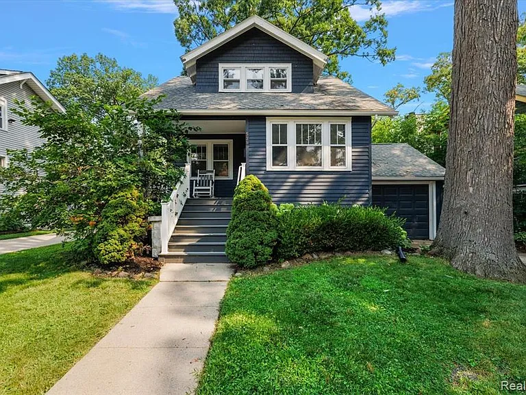 529 Hawthorn Ave — Photo 6